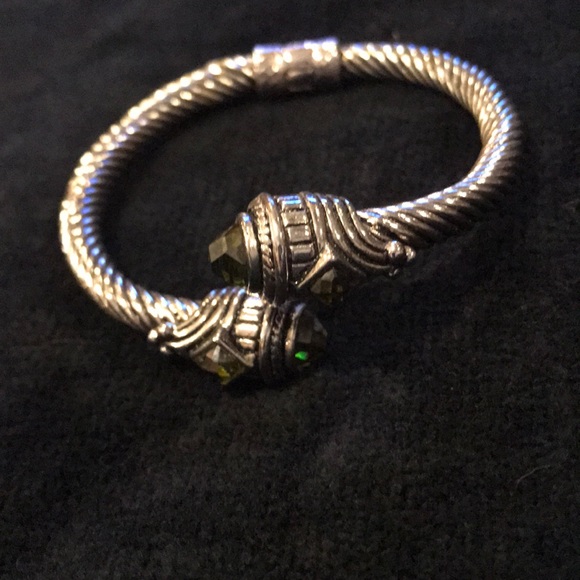 Silver cuff w/ green andalusite crystal bracelet - Picture 4 of 8